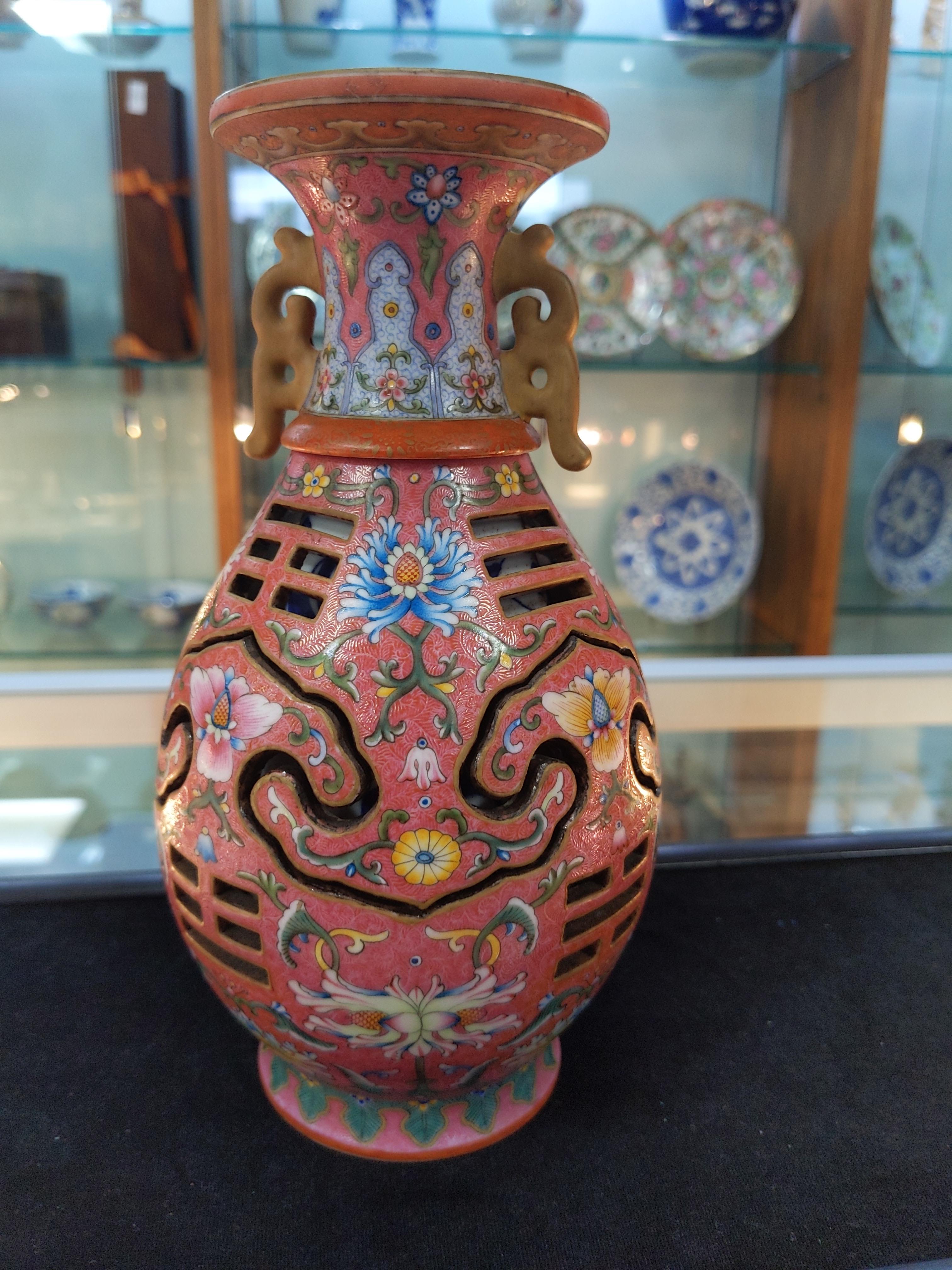 A RARE CHINESE REVOLVING VASE - Image 4 of 14