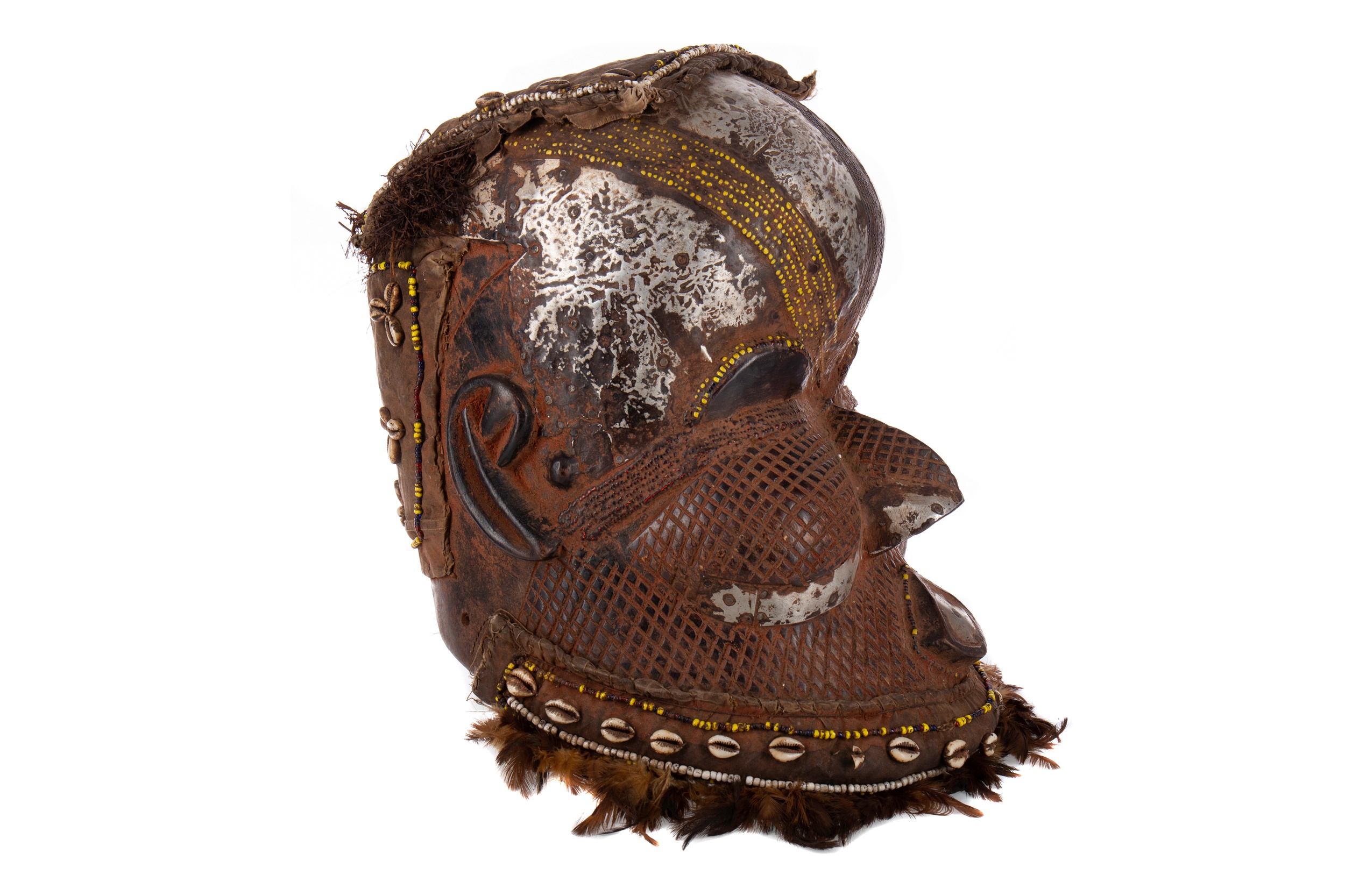 A LARGE AFRICAN TRIBAL KUBA MASK - Image 2 of 2