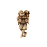 A JAPANESE IVORY NETSUKE