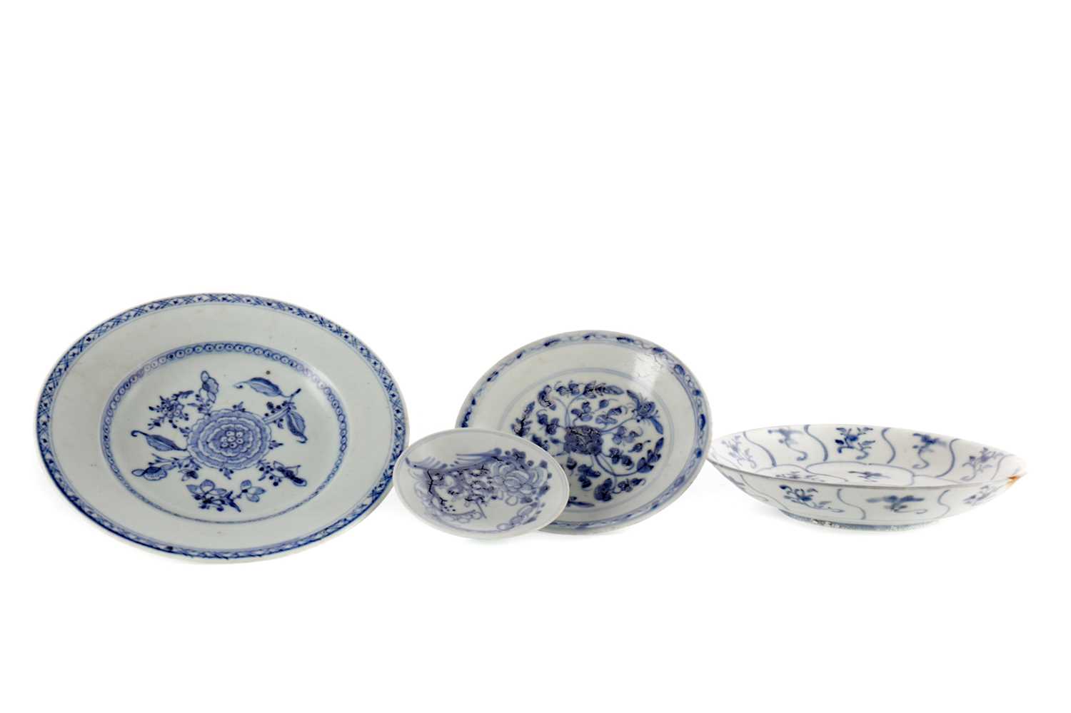 A GROUP OF FOUR CHINESE CIRCULAR PLATES FROM THE TREASURE OF THE TEK SING CARGO