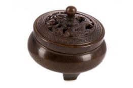 A SMALL CHINESE BRONZE CENSER