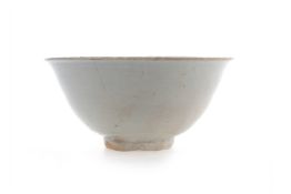 A KOREAN JOSEON DYNASTY CELADON GLAZED PORCELAIN BOWL