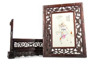 AN EARLY 20TH CENTURY CHINESE FAMILLE ROSE PLAQUE