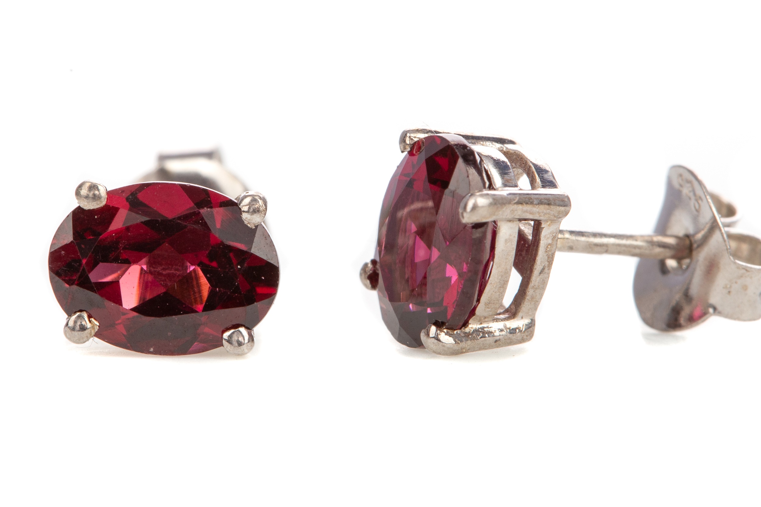 A PAIR OF RHODOLITE GARNET STUD EARRINGS