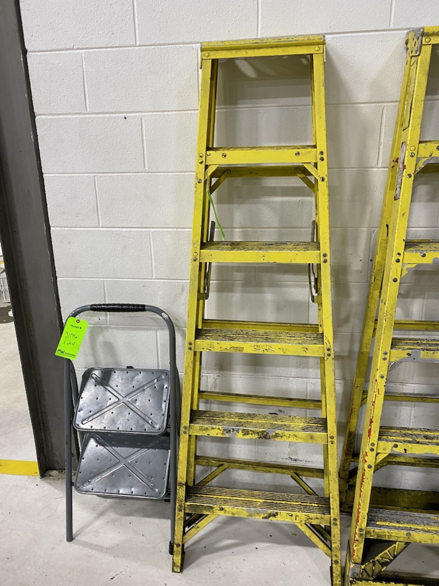 Qty. 2 - Step Stools & Qty. 2 5-Step Ladders - Image 2 of 4