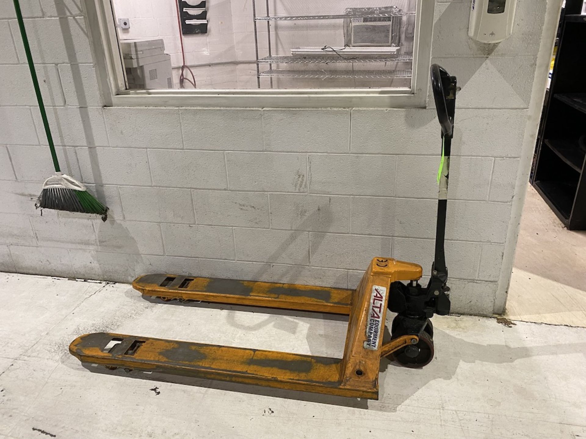 Alta Pallet Jack