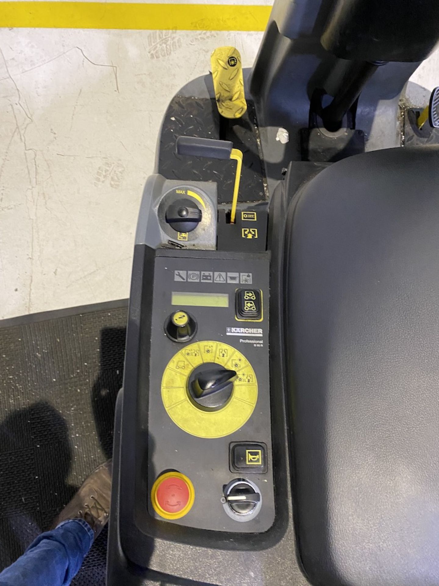 Karcher Ride-On Floor Scrubber with Charger - Image 2 of 5