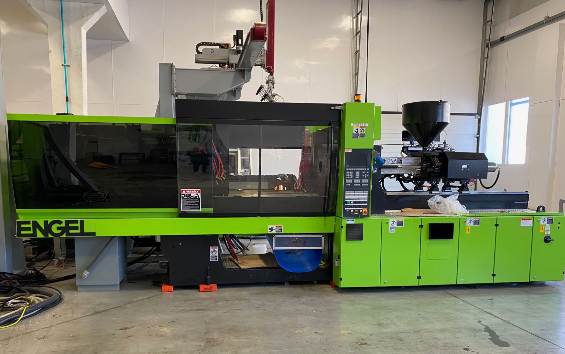 Engel VC 750/330 Power US 330 Ton Tie Barless Injection Molding Machine