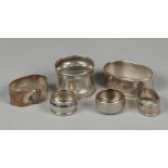 Four napkin rings, and two drop catchers in silver. 51 gram