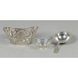Silver open worked bonbon tray 800/1000, a dragee tray with