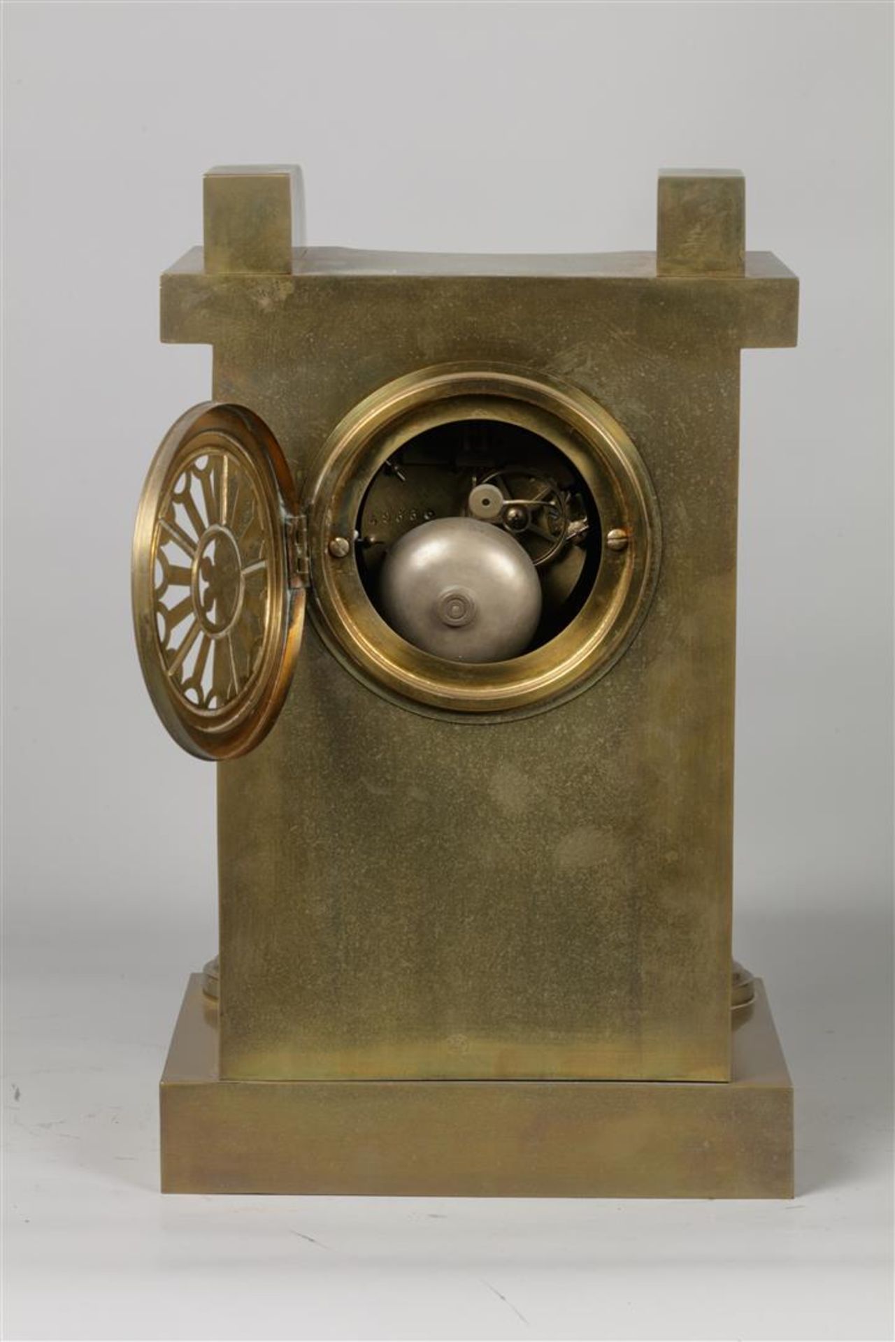 A brass mantel clock with glass columns. Early 20th century - Bild 2 aus 2