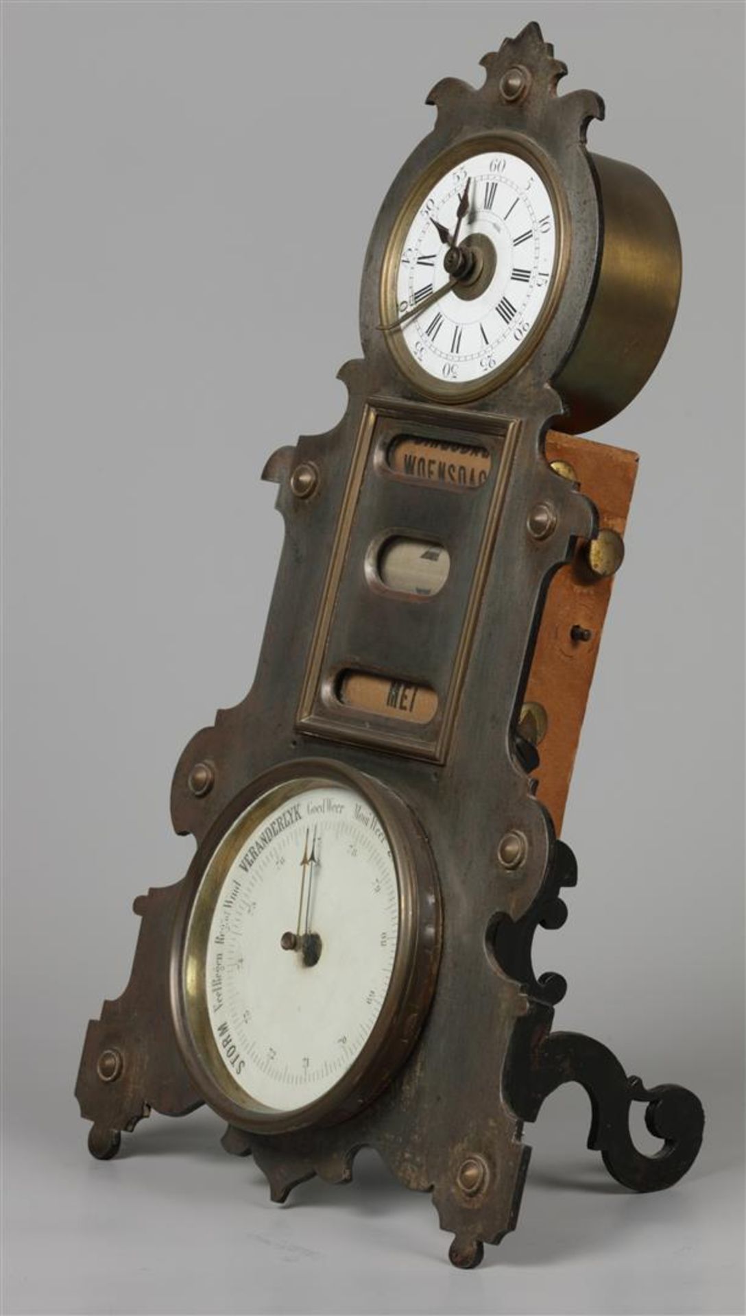 A travel alarm clock with barrometer and day indication. La - Bild 2 aus 2