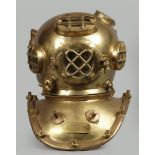 A replica brass diving helmet. 20th century. 45 cm. hoog.