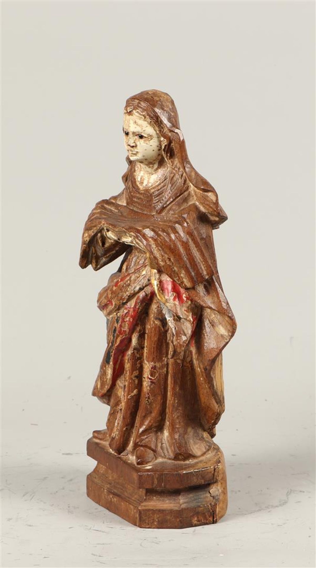 A statue of Saint Veronica, probably Spanish, 17th century. - Bild 2 aus 4