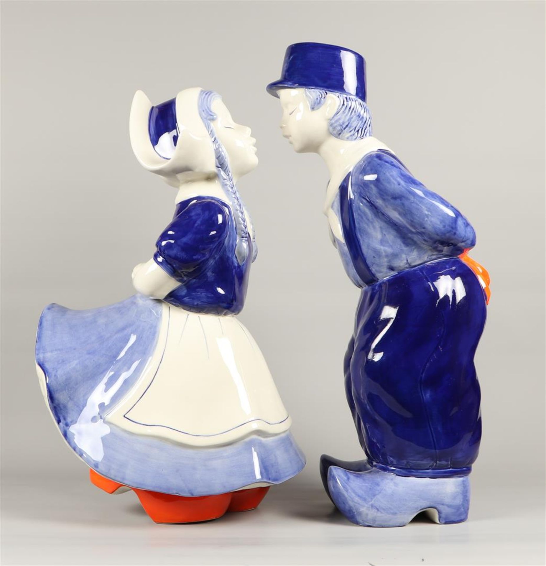 A pottery kissing couple. Heinen Delft Blue, late 20th cent