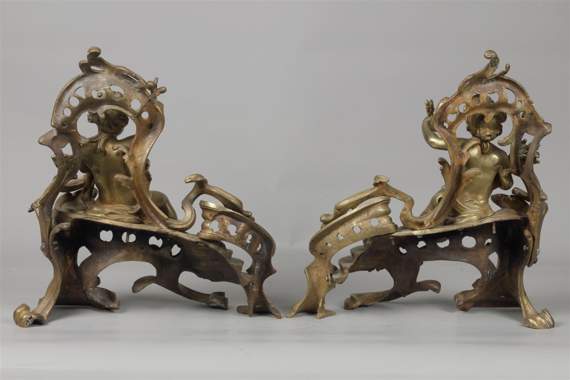 A pair of bronze firebucks in rococo style. Late 19th centu - Bild 2 aus 2