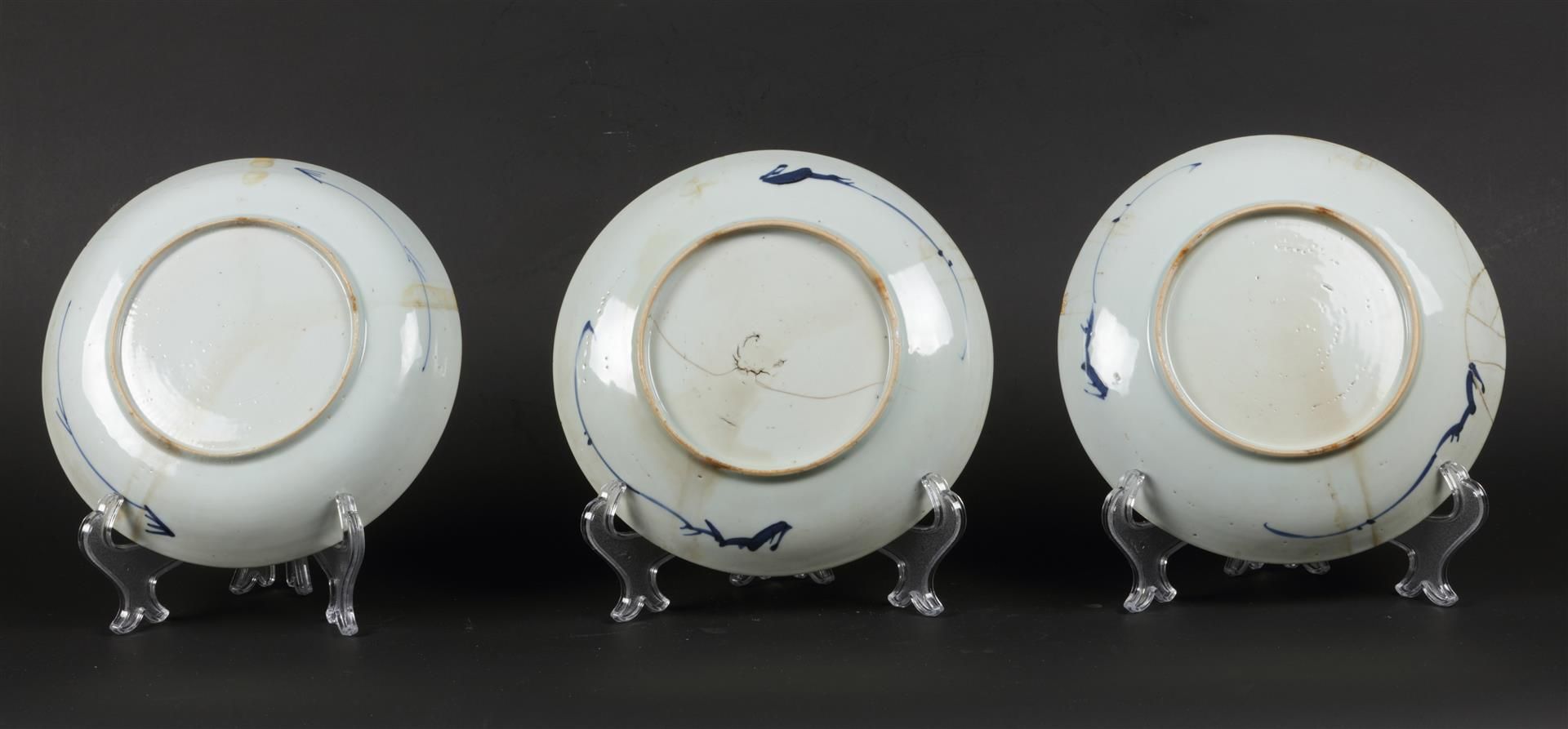 A set of porcelain plates with floral decor. China Qianglon - Bild 2 aus 2