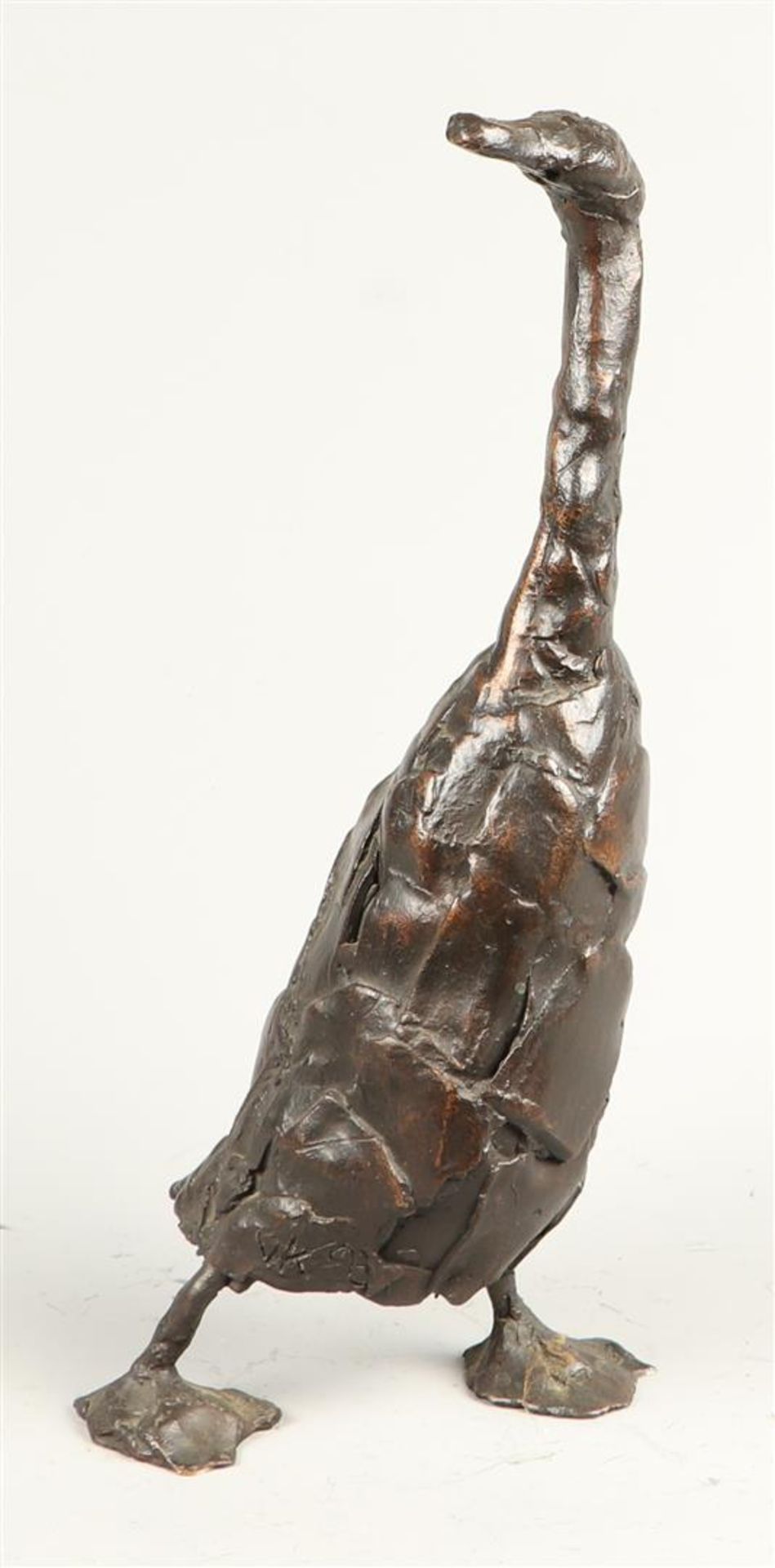 An impressionistic bronze of a waddling duck. unclearly sig - Bild 3 aus 4