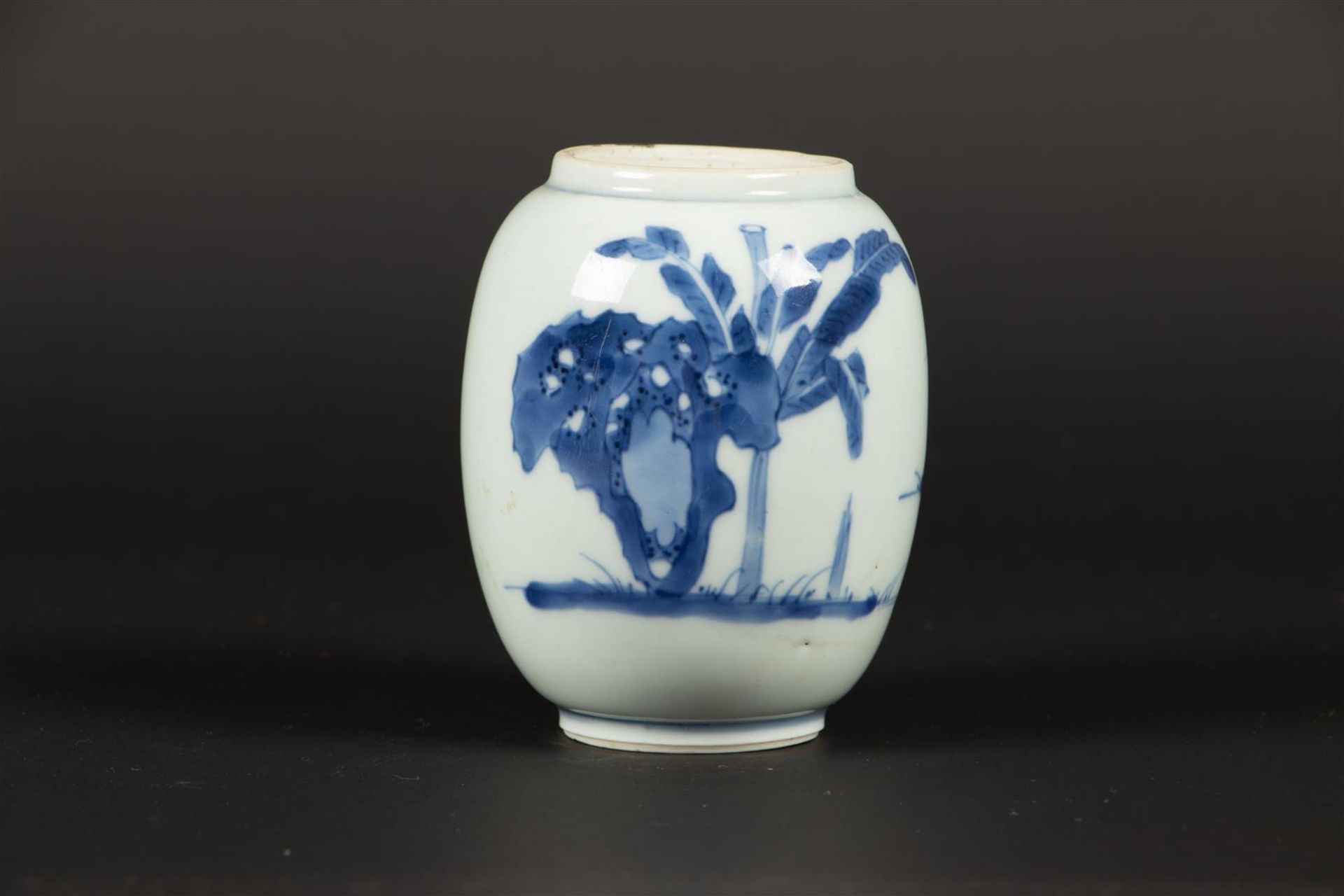 A porcelain tea caddy with decoration of 2 x lizards in lan - Bild 4 aus 6
