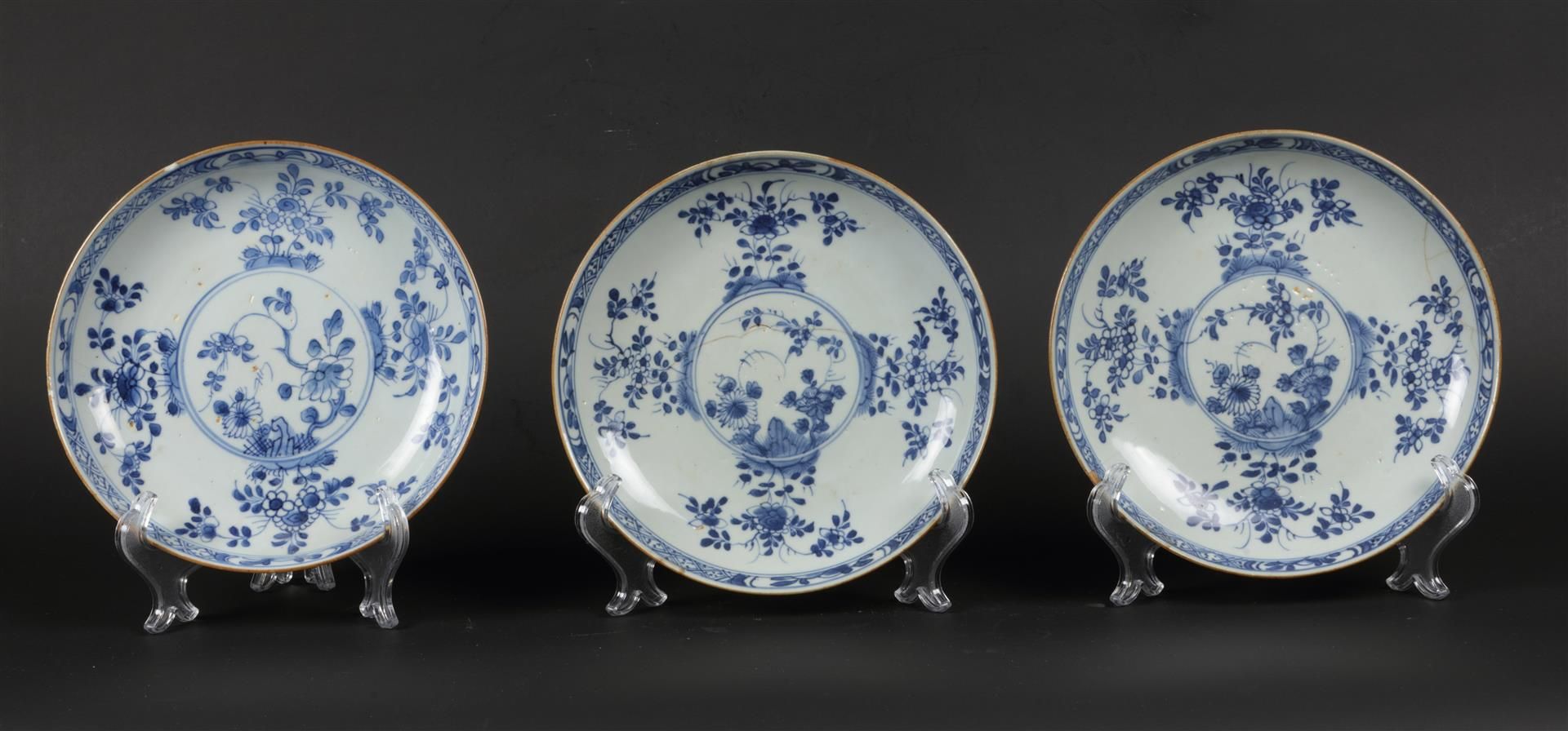 A set of porcelain plates with floral decor. China Qianglon