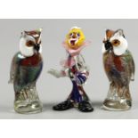 A lot of murano glass sculptures depicting owls and a clown