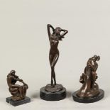 A lot consisting of a bronze sculpture of a standing Venus,