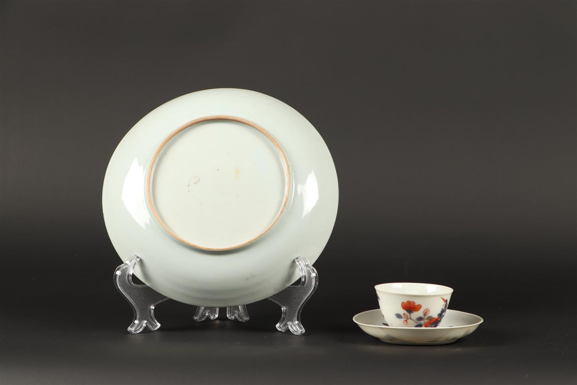 A porcelain cup and saucer with Imari decor. China, 18th ce - Bild 4 aus 4