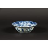 A 'kraak' porcelain hooded bowl with bird on rock decor. Ch