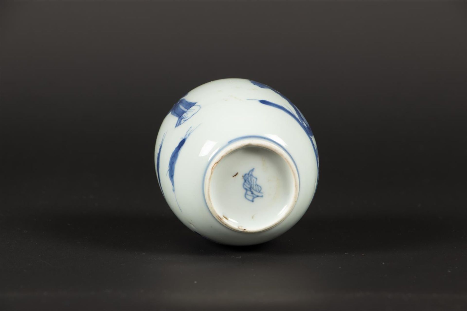 A porcelain tea caddy with decoration of 2 x lizards in lan - Bild 5 aus 6