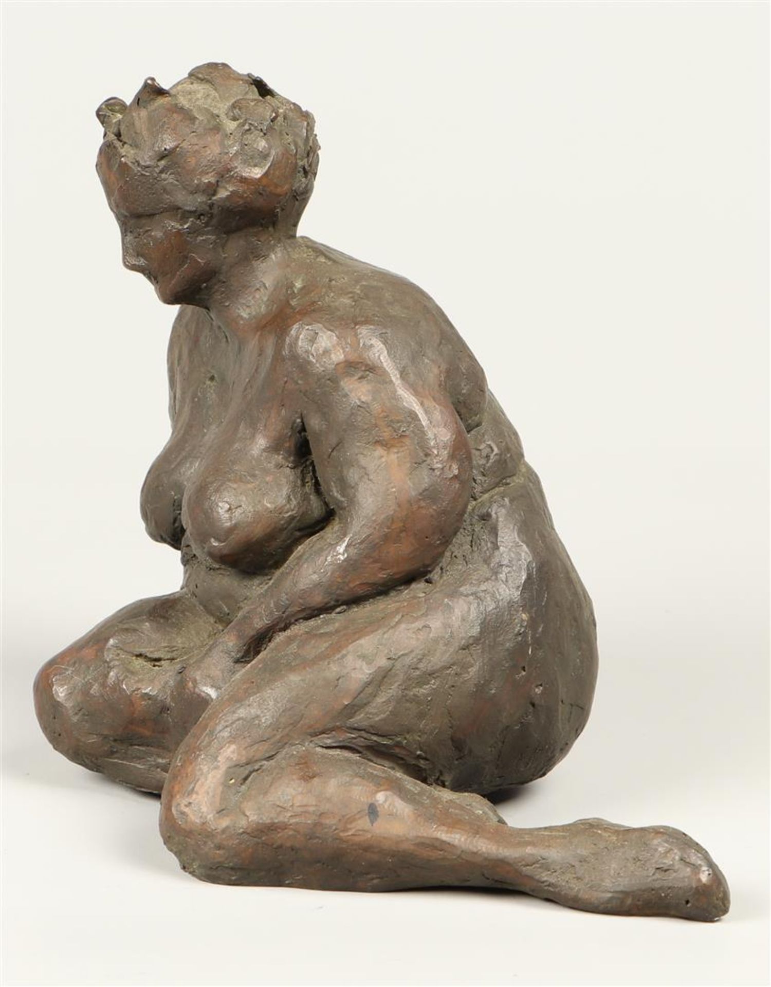 Ineke Kelbling, 20th century. A seated nude. bronze.
H.: 14 - Bild 2 aus 3