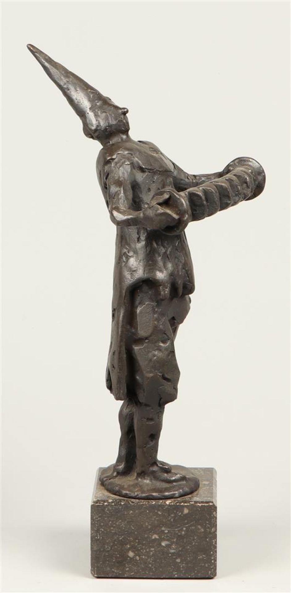 A bronze sculpture of an accordion playing clown. 2nd half  - Bild 4 aus 4