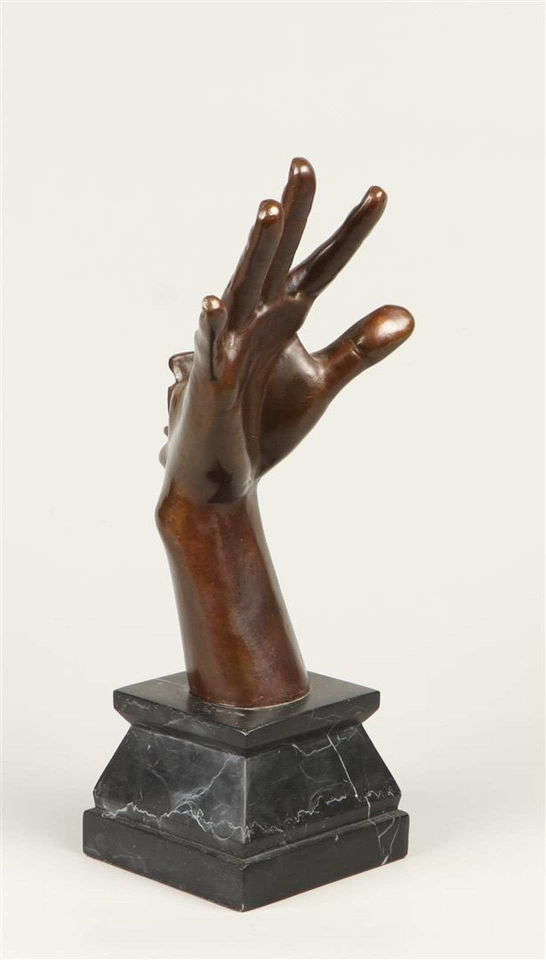 A surrealist bronze of a hand with a face. 2nd half of the  - Bild 4 aus 4