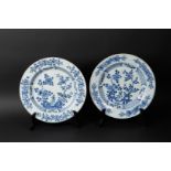 Een set porseleinen schotels met floraal decor. China, Qian