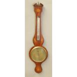 Een Engelse banjo-barometer met intarsia. 19e eeuw.