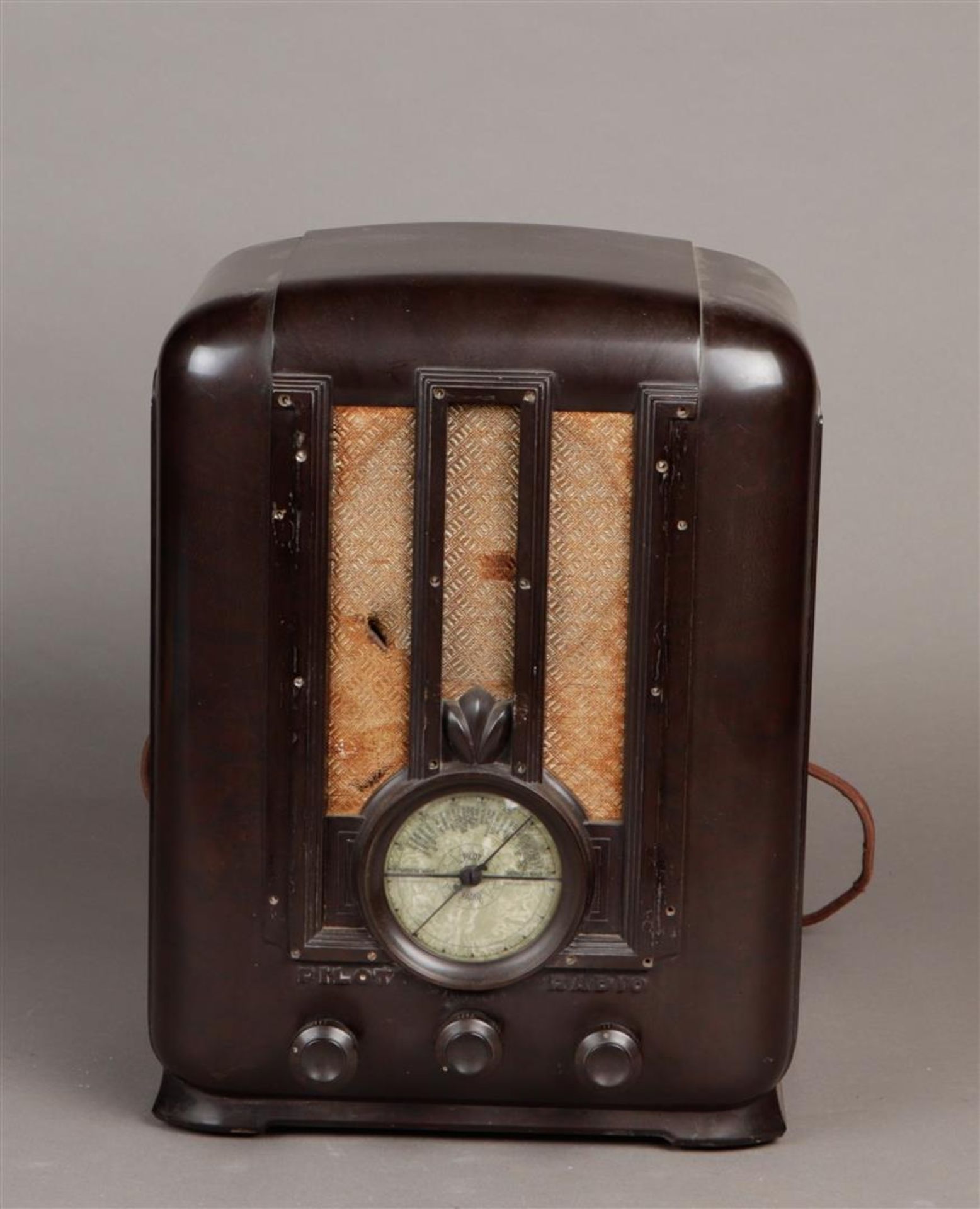 Een bakelieten radio, model "PILOT". Ca. 1930. 