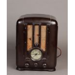 Een bakelieten radio, model "PILOT". Ca. 1930.
