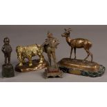 Een lot betaande uit (4) desk ornamenten van o.a. Agathon L