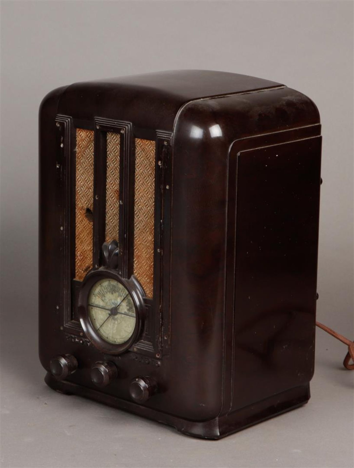 Een bakelieten radio, model "PILOT". Ca. 1930.  - Image 3 of 3