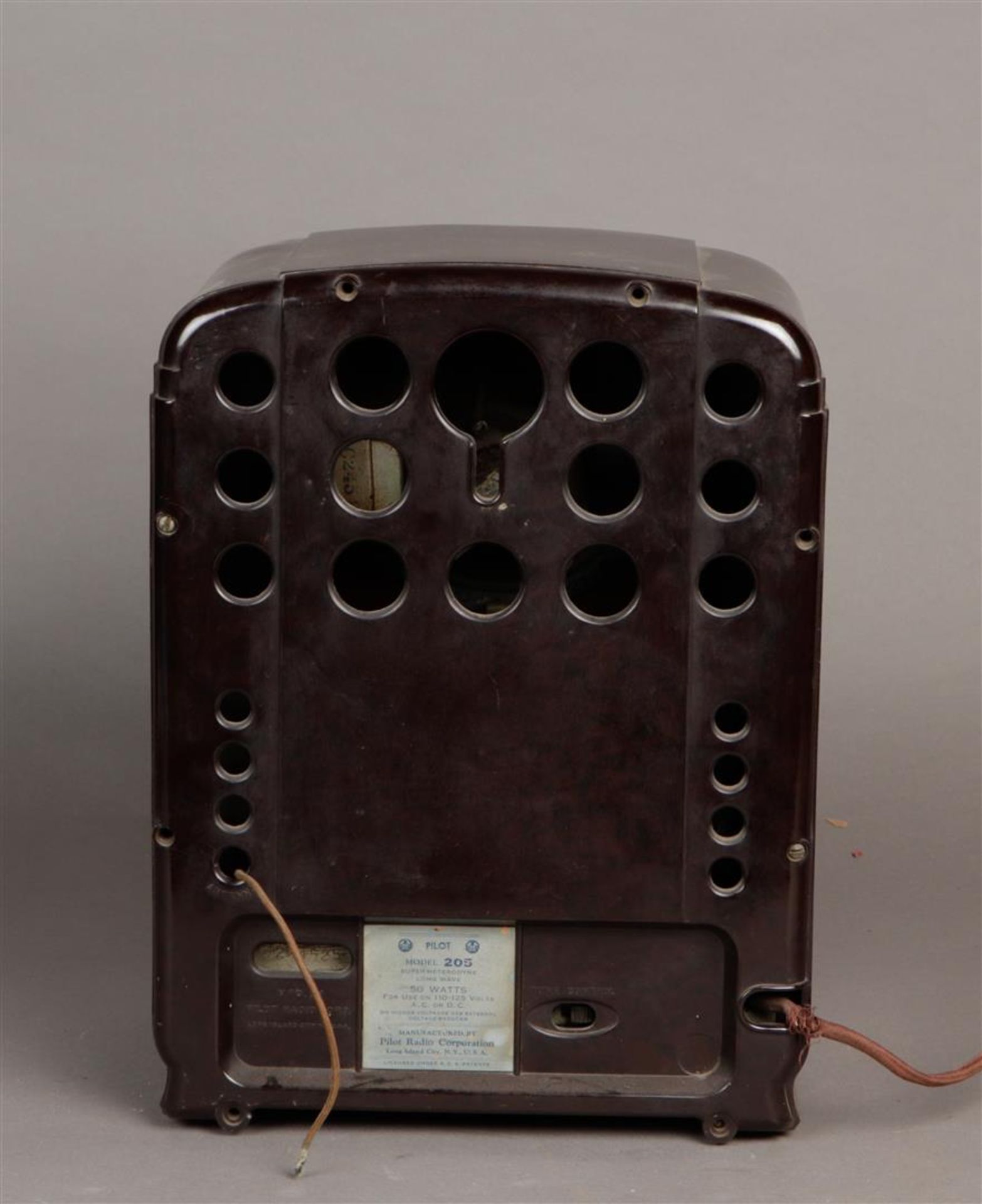 Een bakelieten radio, model "PILOT". Ca. 1930.  - Image 2 of 3