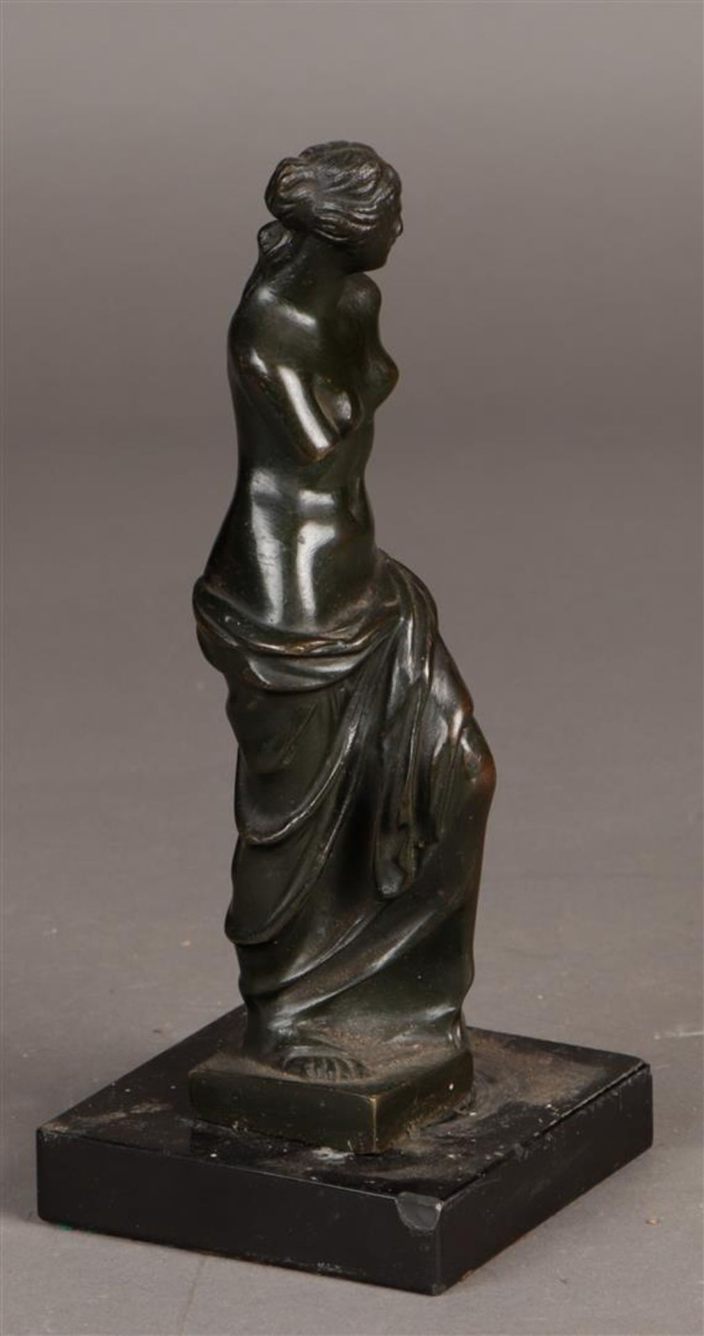 Een bronzen  "Grand Tour" beeldje van de Venus van Milo. Ee - Bild 2 aus 4