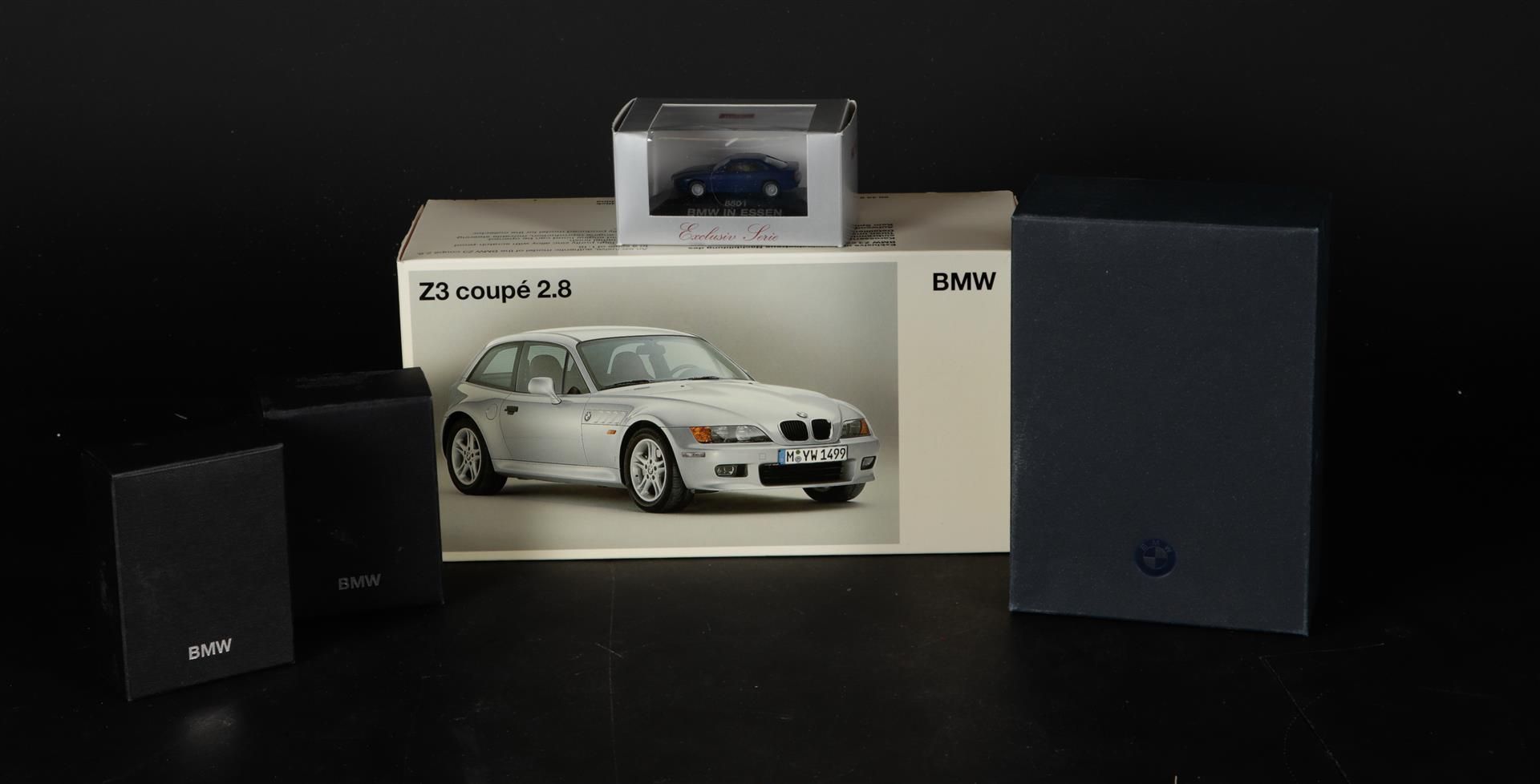 A lot of 5 model cars consisting of a BMW 850i, 7er, Z3 Roa