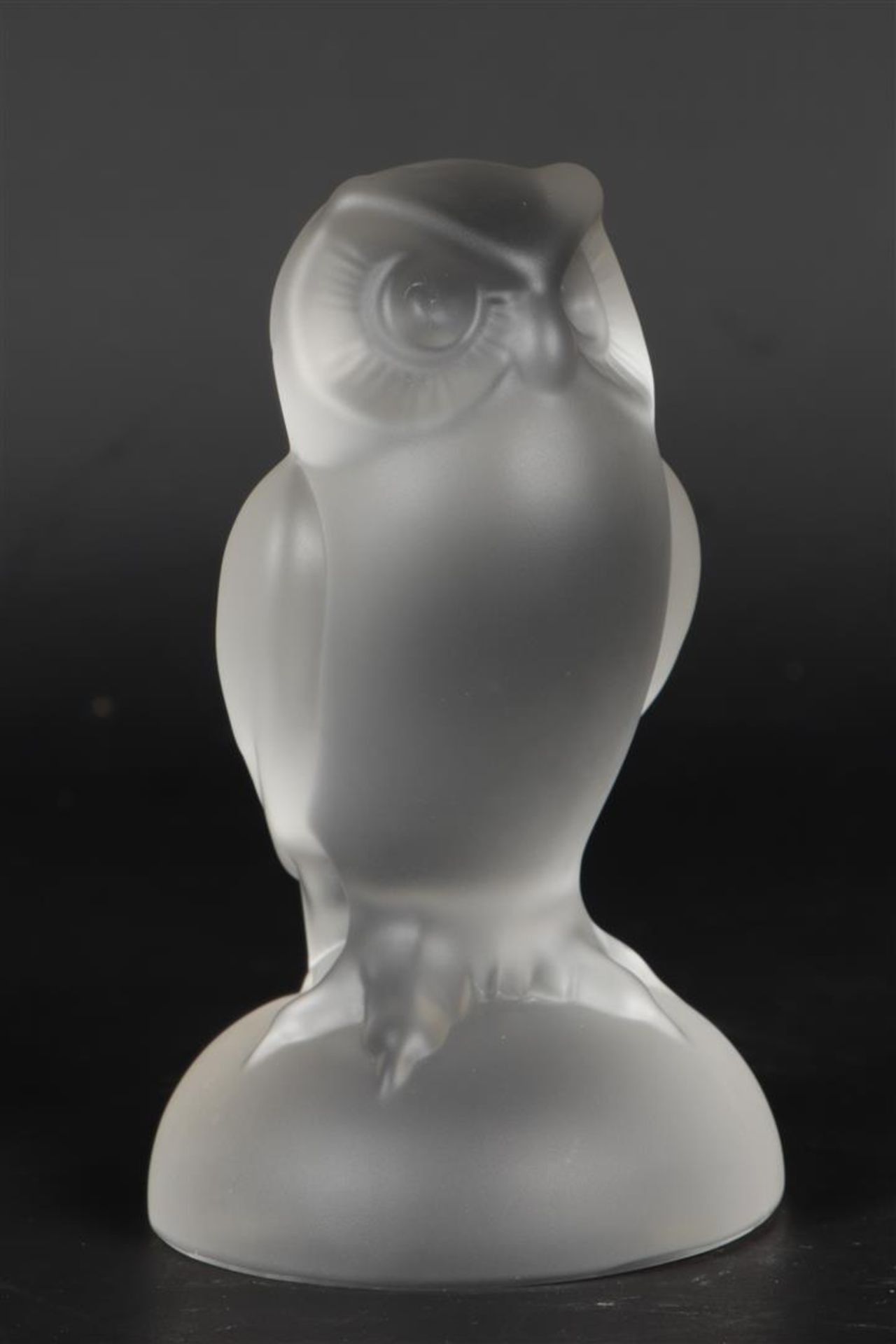 Een glazen matgeslepen kikker en uit, Cristal de Sevres. - Image 4 of 5