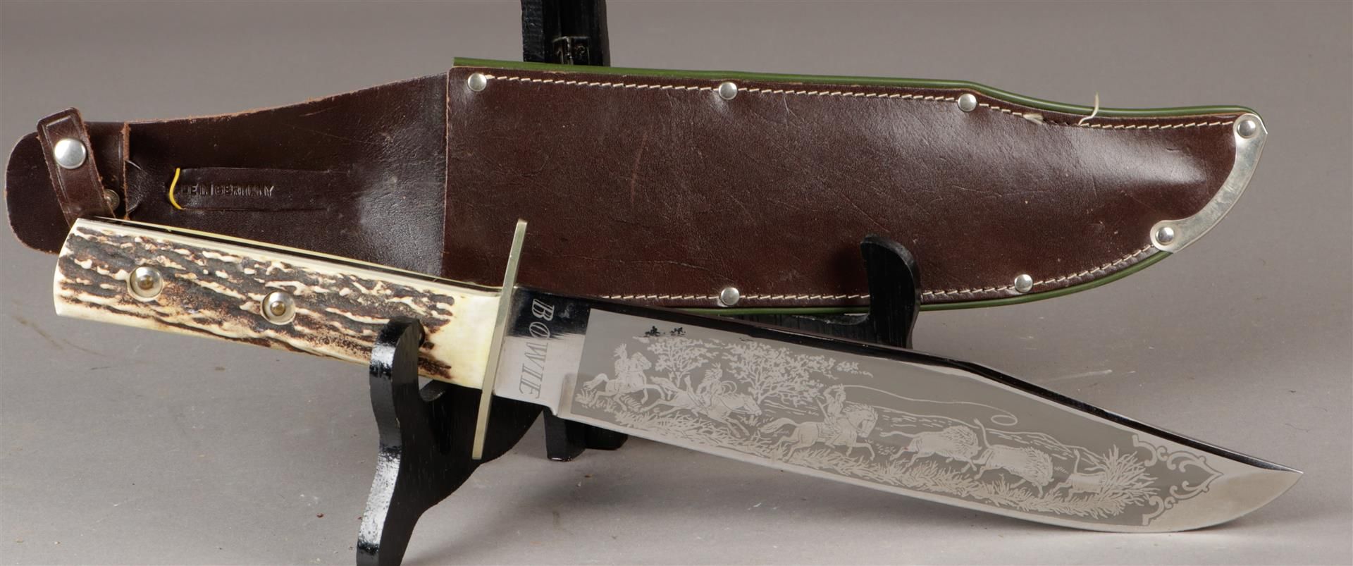 Een Bowie mes (Linder Messer) Solingen, met gegraveerd buff