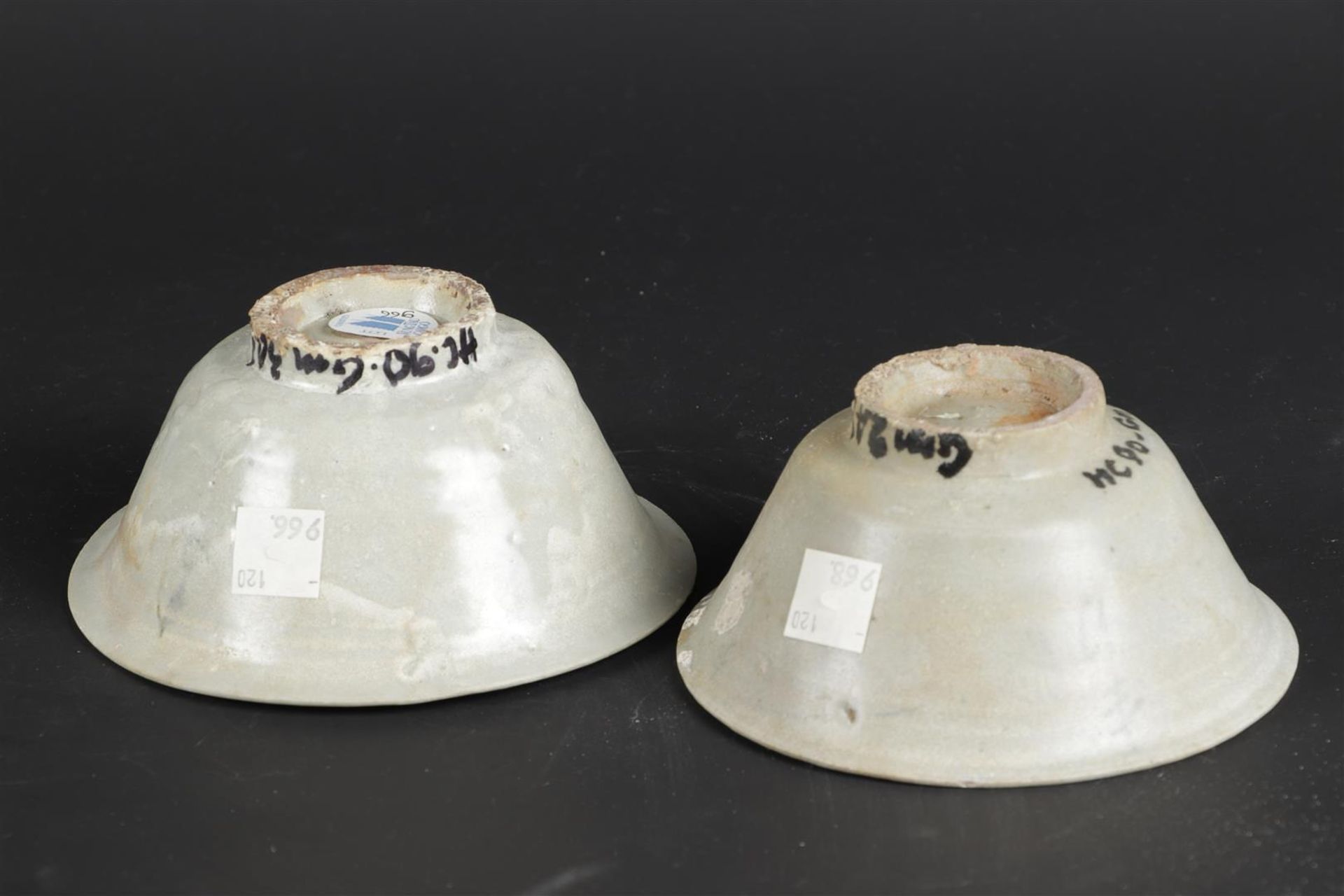 Two stoneware rice bowls, origin Vung Tau Cargo (sea finds auctioned at Christies, 1992). China, Kan - Image 7 of 7