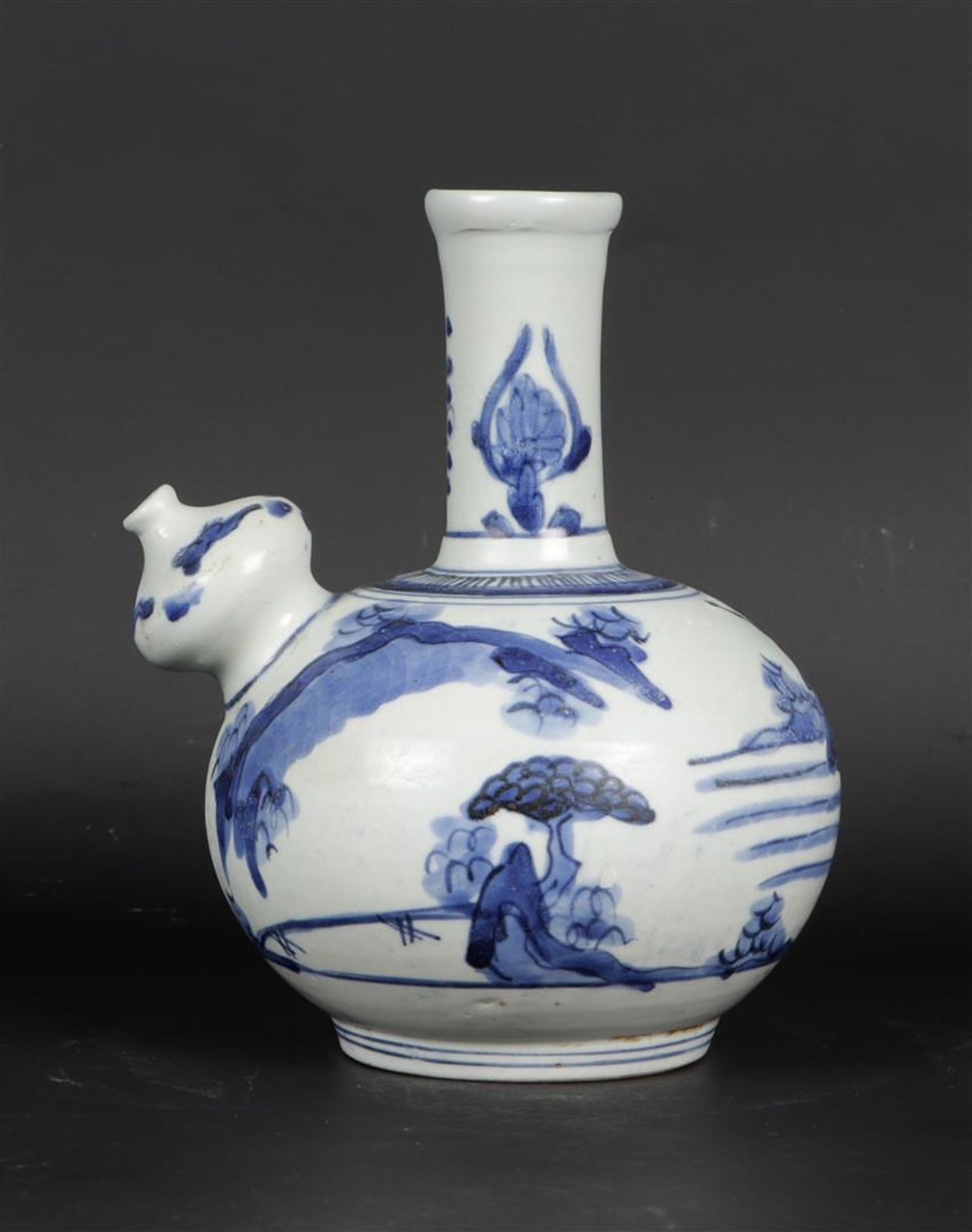 A porcelain kendi decorated with landscape decor. China, 17th/18th century.