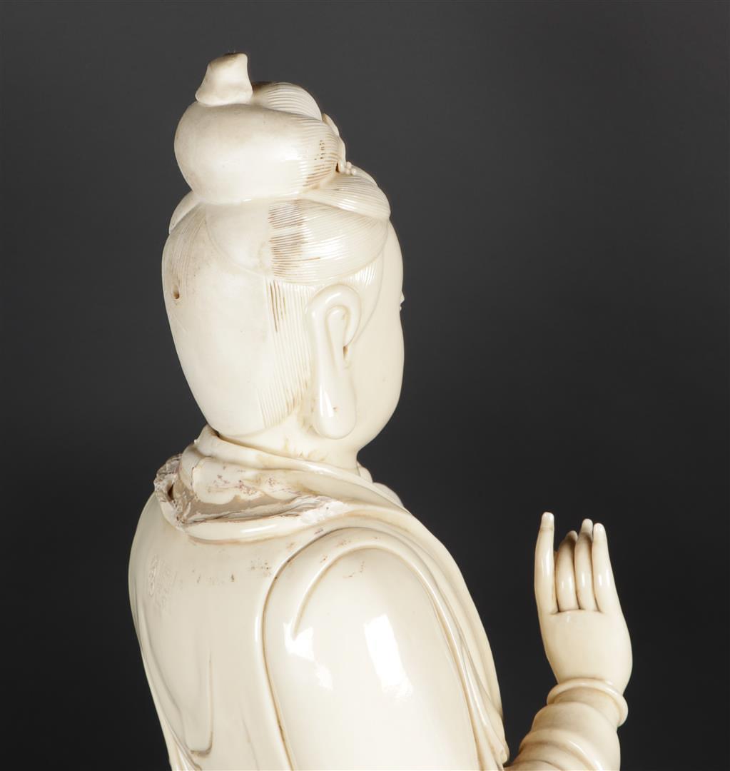 A porcelain Blanc de Chine Guan-Yin. China, 20th century - Image 10 of 10