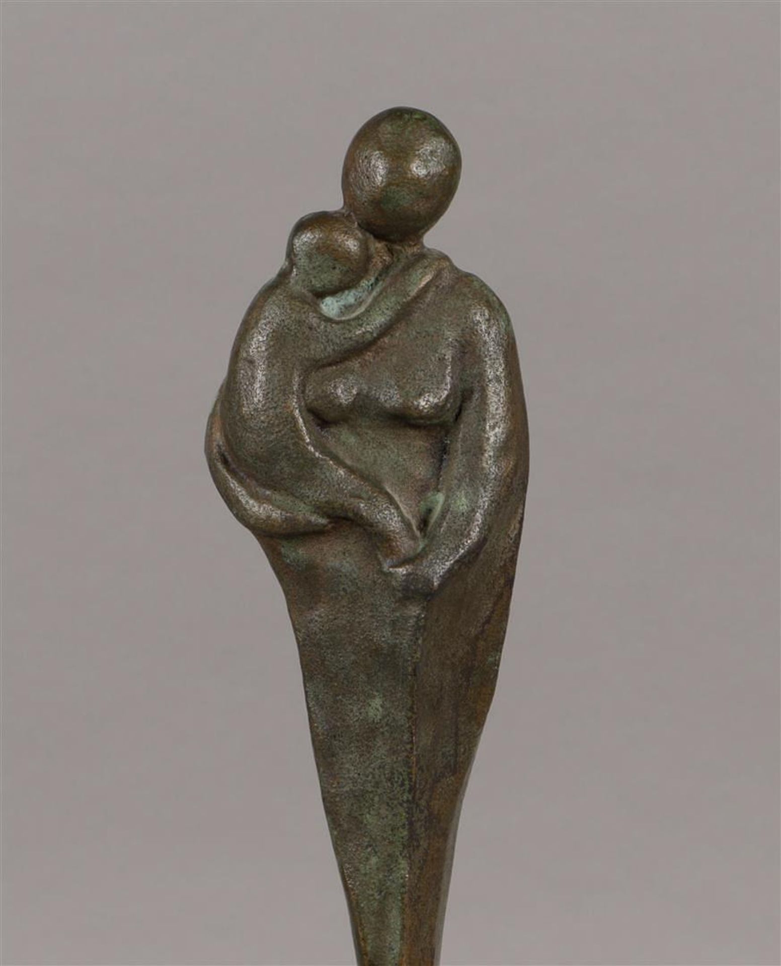 Elly de Clou (born Zoetermeer, 1953), Entwining, bronze on honed marble base. Including certificate. - Image 2 of 4