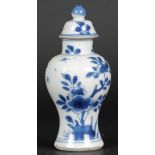 A porcelain lidded vase with floral decor. China, Kangxi.
