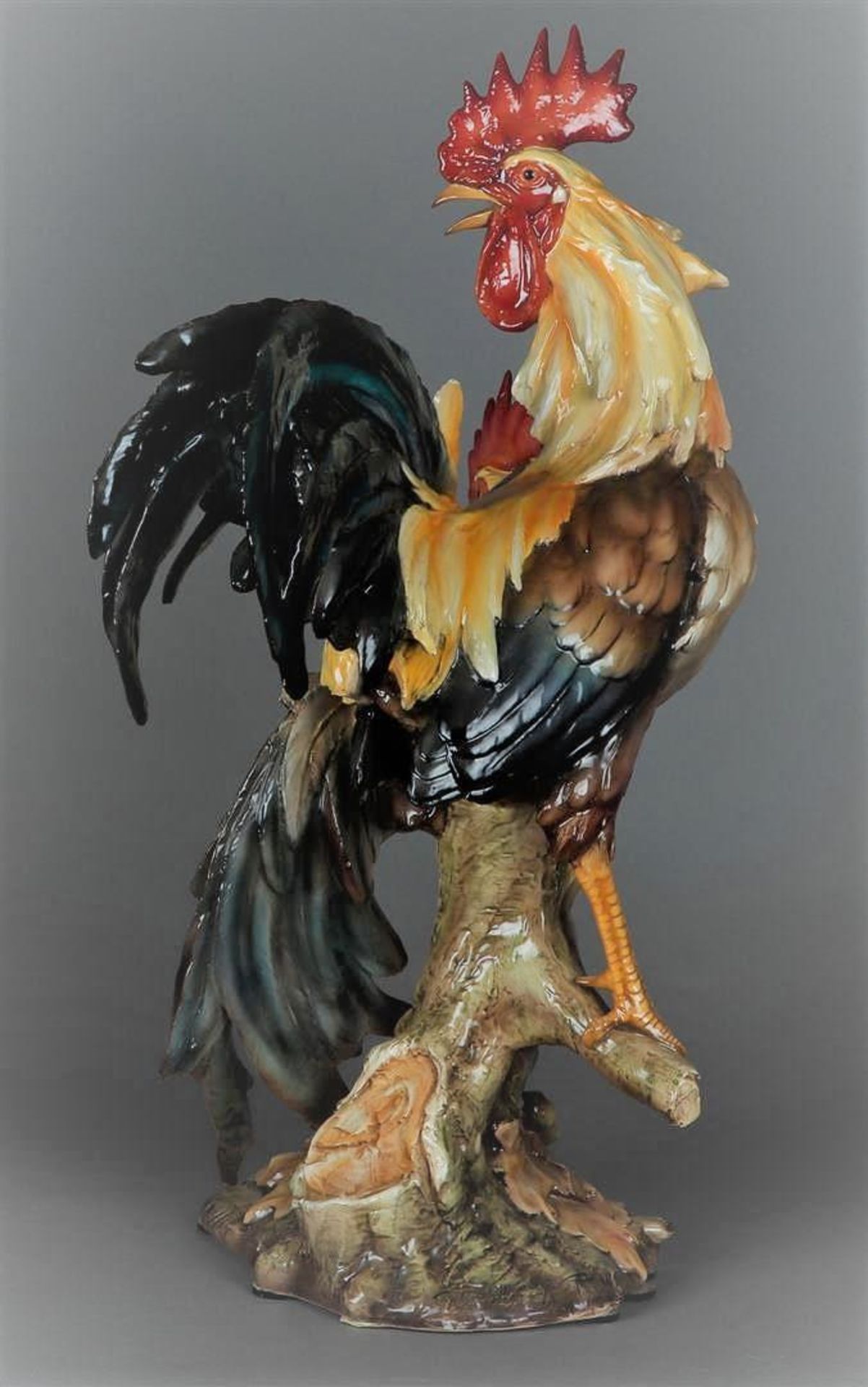A capital, polychrome group of roosters, Italy, 20th century. - Image 2 of 2