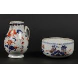 A lot of procelain consisting of a chocolate jug and bowl with Imari decor. China, 18th century.